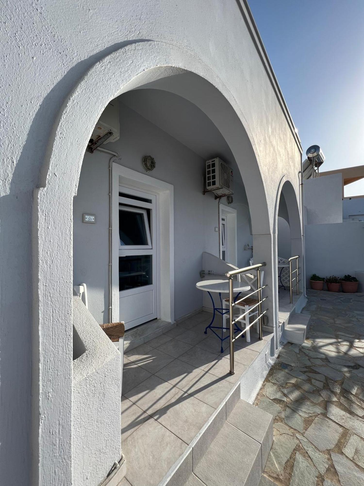 Unique Galini Oia - Adults Only Aparthotel Bagian luar foto