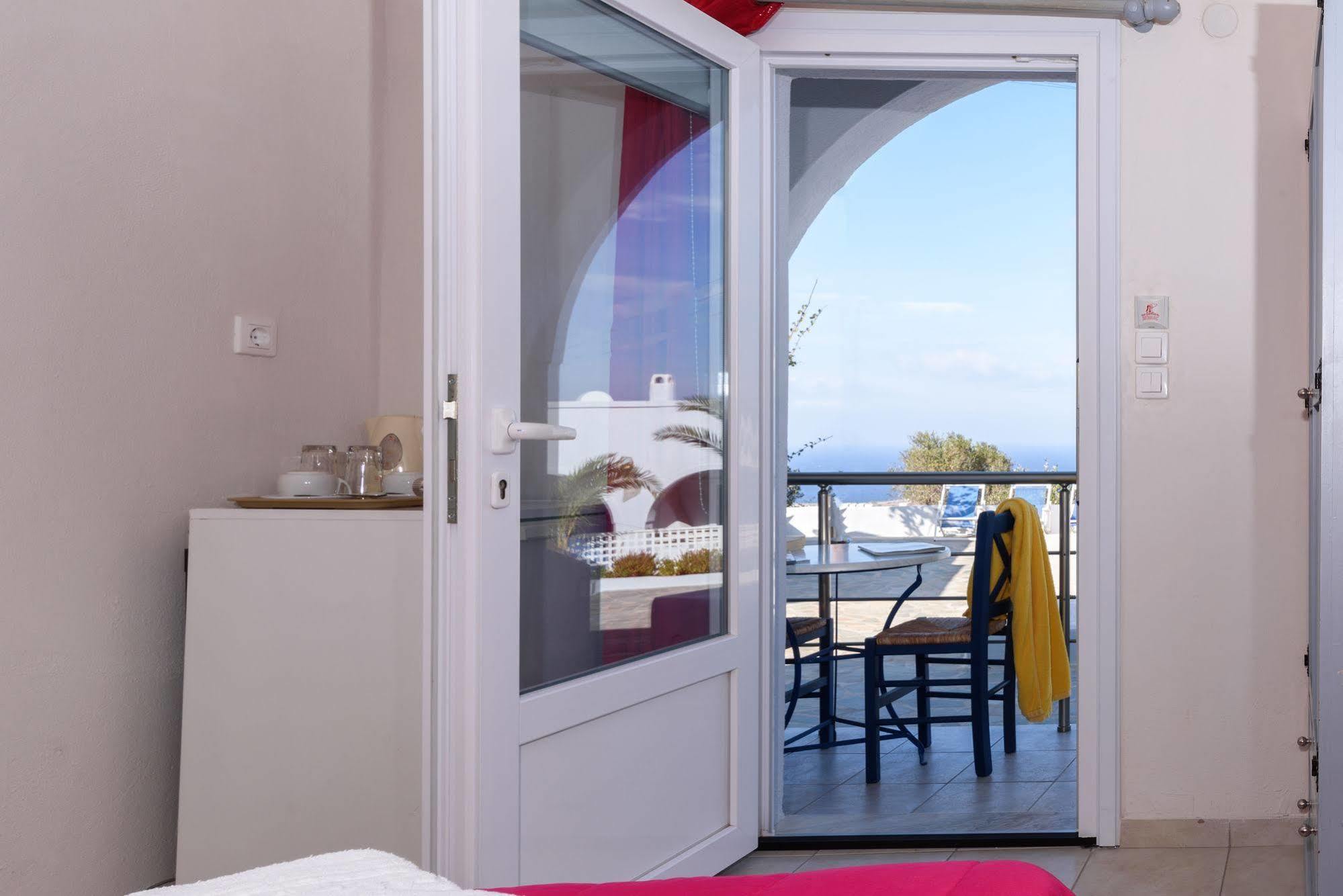 Unique Galini Oia - Adults Only Aparthotel Bagian luar foto